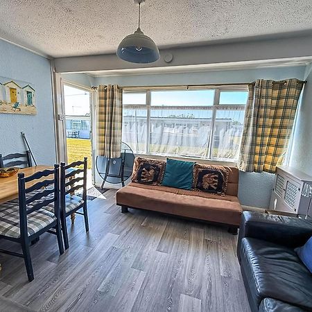 Lovely 4 Berth Chalet For Hire At California Sands In Norfolk Ref 52350Cs Scratby Bagian luar foto