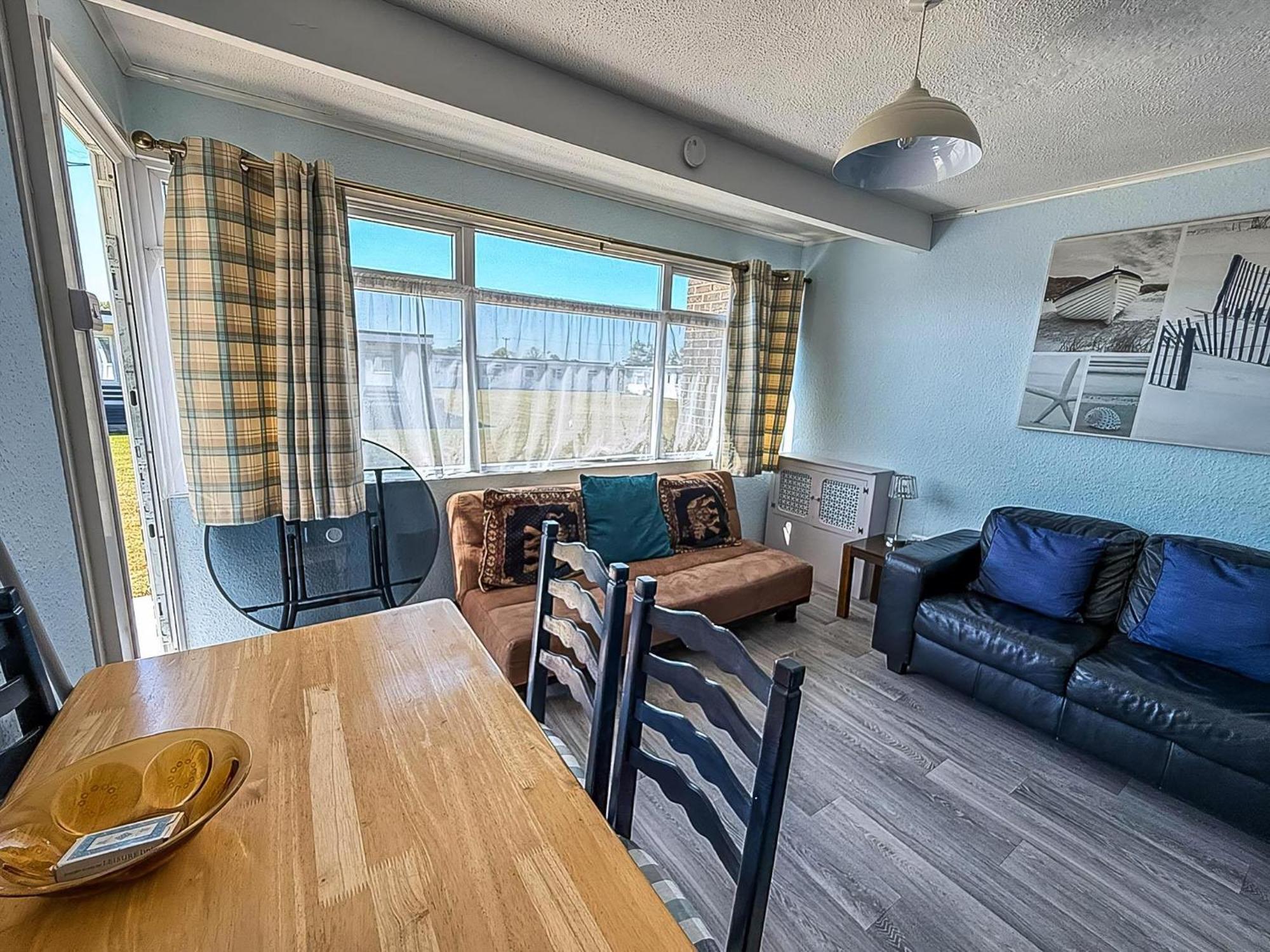 Lovely 4 Berth Chalet For Hire At California Sands In Norfolk Ref 52350Cs Scratby Bagian luar foto